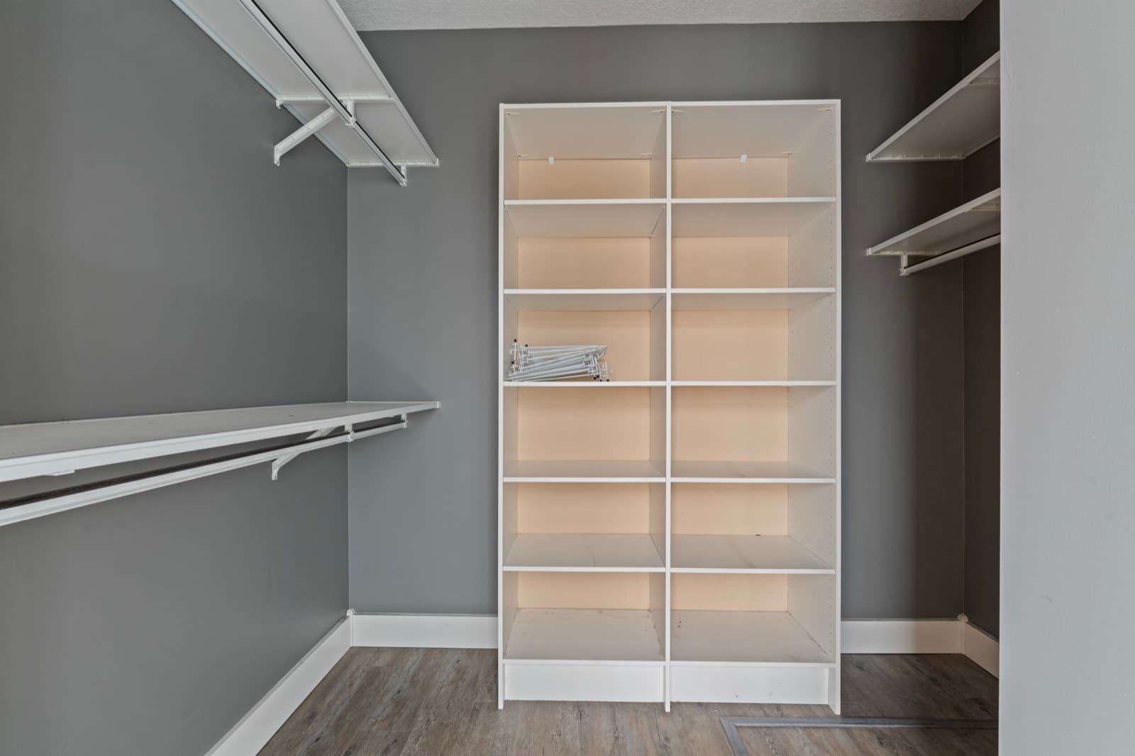 Closet built-ins before